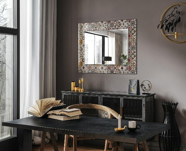 Espelho com moldura decorada em mosaico colorido