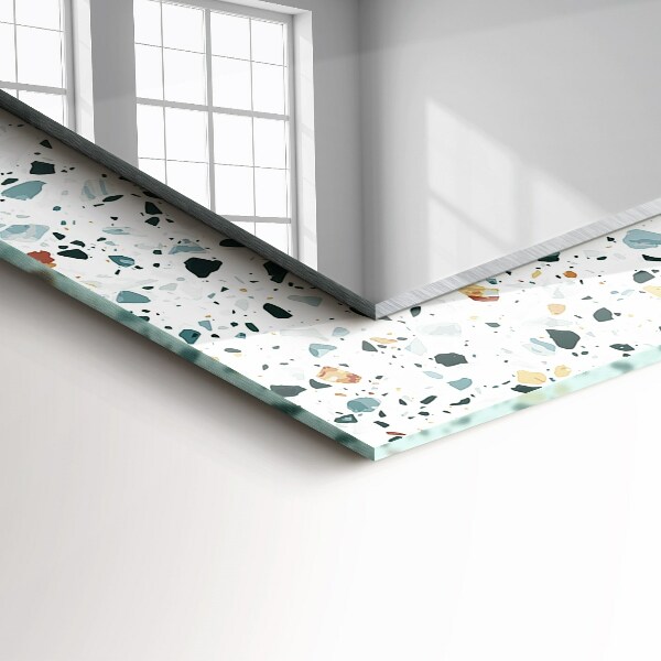 Espelho com moldura decorada em mosaico de terrazzo