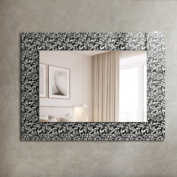 Espelho decorativo com ornamentos em preto e branco