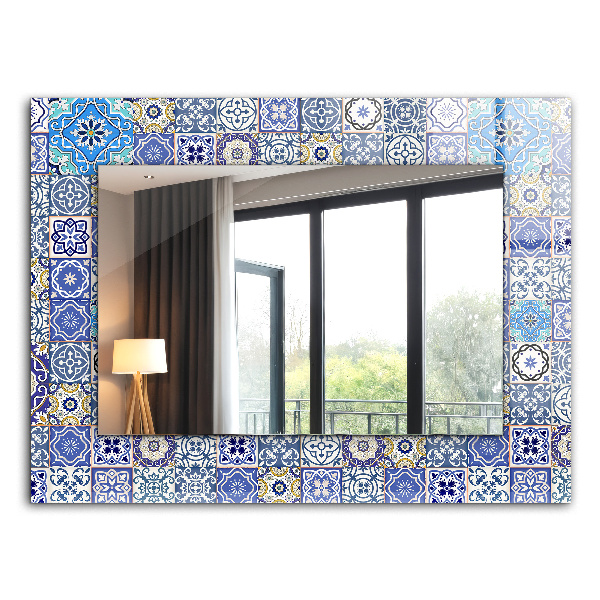 Espelho com moldura decorada com motivos marroquinos