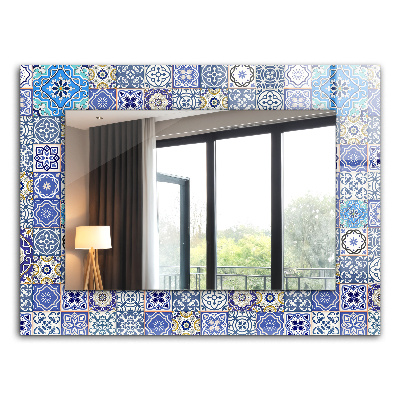 Espelho com moldura decorada com motivos marroquinos
