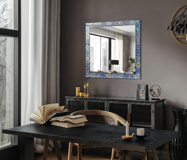 Espelho com moldura decorada com motivos marroquinos