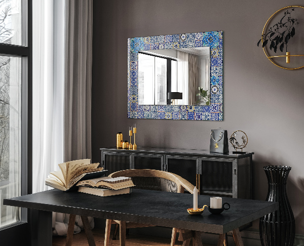 Espelho com moldura decorada com motivos marroquinos