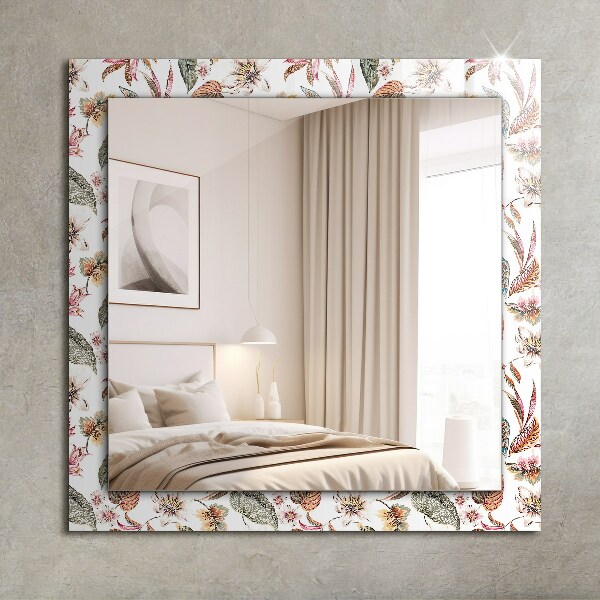Espelho com moldura decorada com flores e folhas