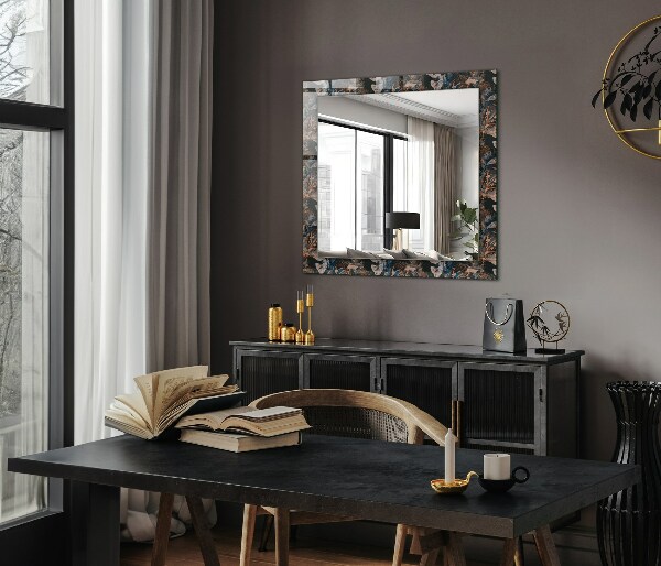 Espelho com moldura decorada com flores e folhas