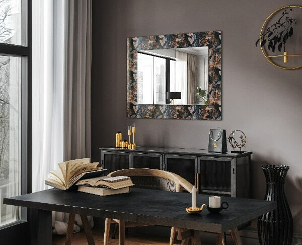 Espelho com moldura decorada com flores e folhas