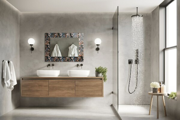 Espelho com moldura decorada com flores e folhas