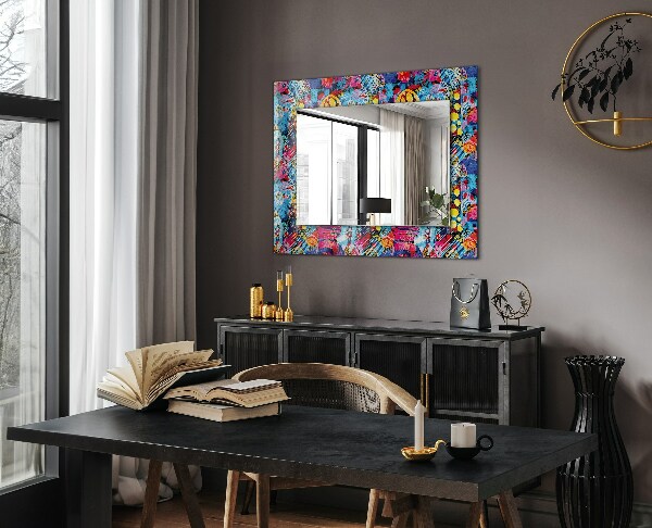 Espelho decorativo com motivo abstrato colorido