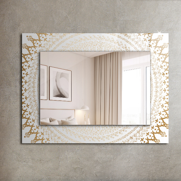 Espelho com moldura decorada em padrão de mandala
