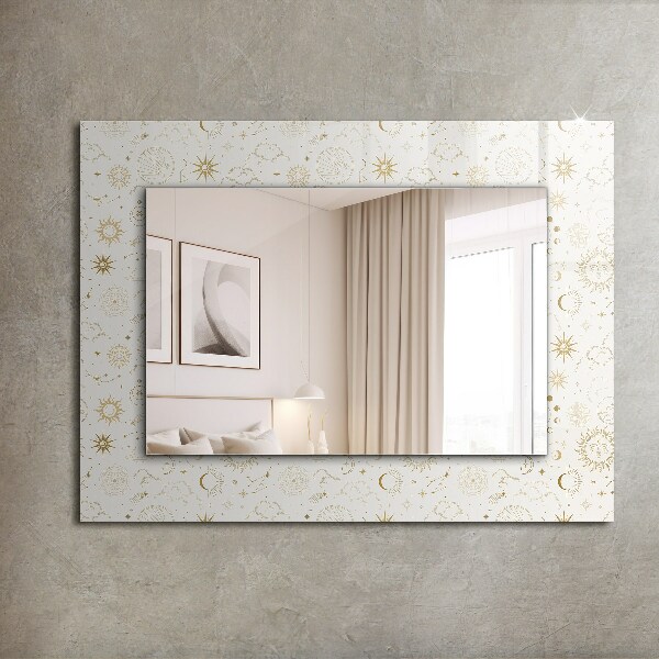 Espelho com moldura decorada com sol lua e estrelas