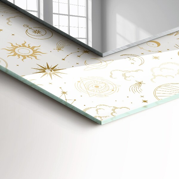 Espelho com moldura decorada com sol lua e estrelas