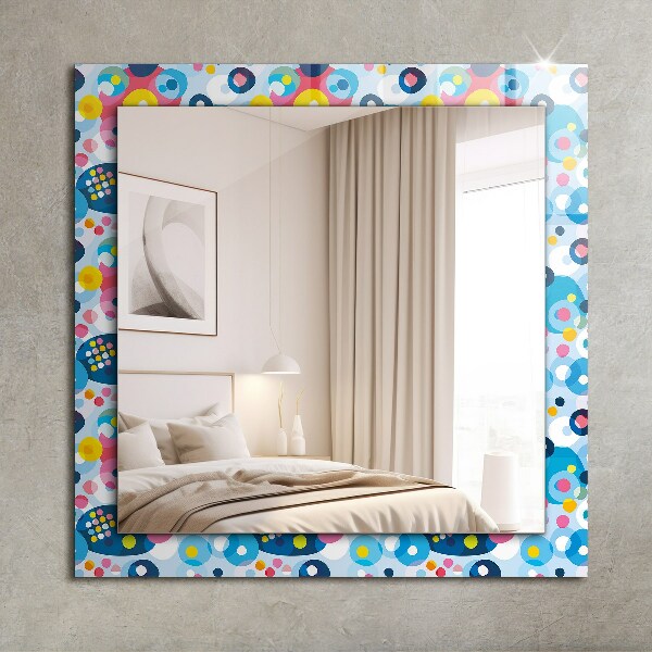 Espelho decorativo com motivos abstratos coloridos