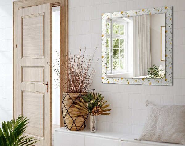 Espelho com moldura decorada com padrão de folhas e flores