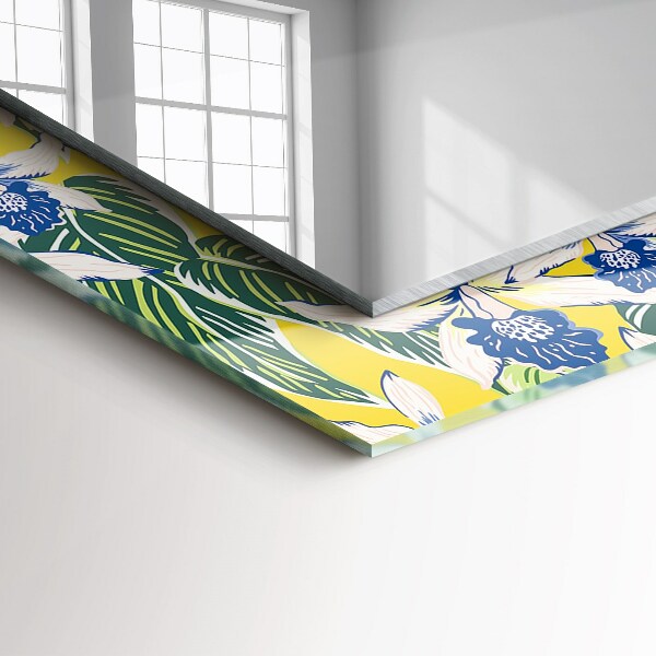 Espelho com moldura decorada com flores e folhas