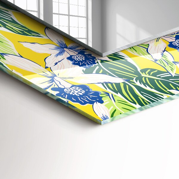 Espelho com moldura decorada com flores e folhas