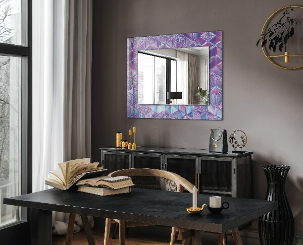 Espelho com moldura decorada com cubos transparentes coloridos