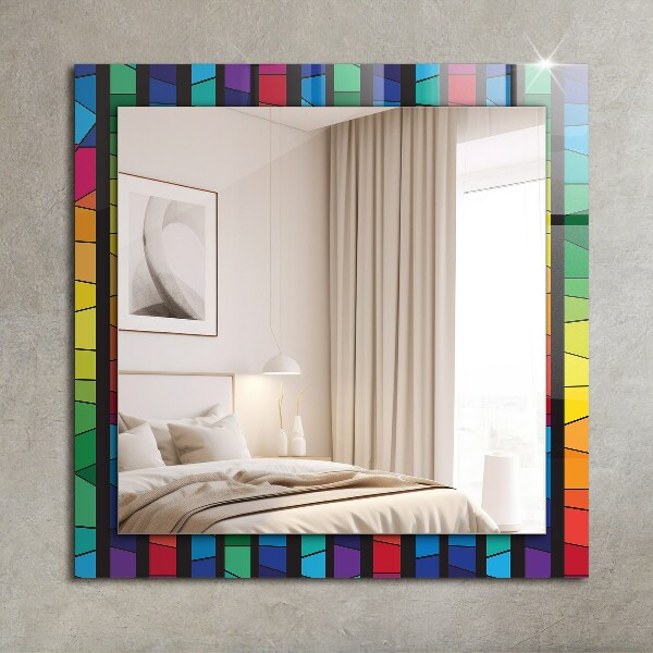 Espelho com moldura decorada com fitas de vidro coloridas
