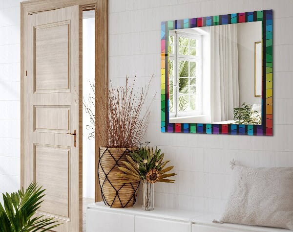 Espelho com moldura decorada com fitas de vidro coloridas