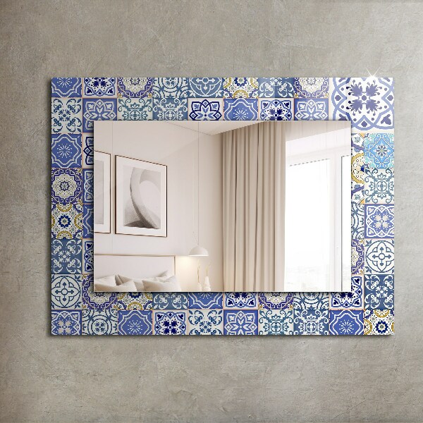 Espelho decorativo com mosaicos coloridos