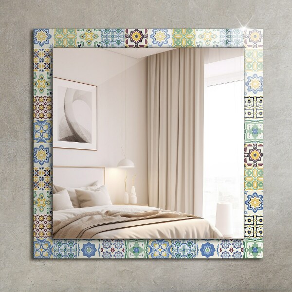 Espelho decorativo com estampa de azulejos coloridos