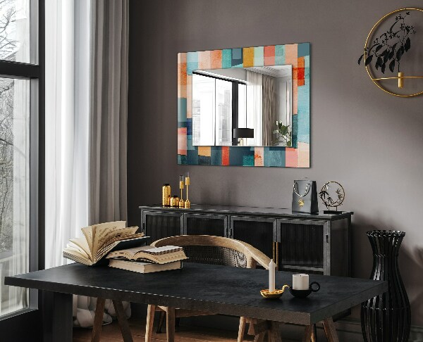 Espelho com moldura decorada com retângulos abstratos coloridos