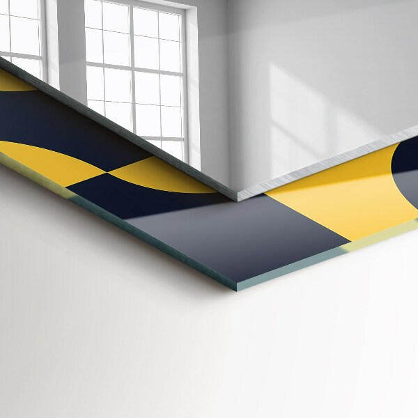 Espelho com moldura decorada de motivo geométrico abstrato