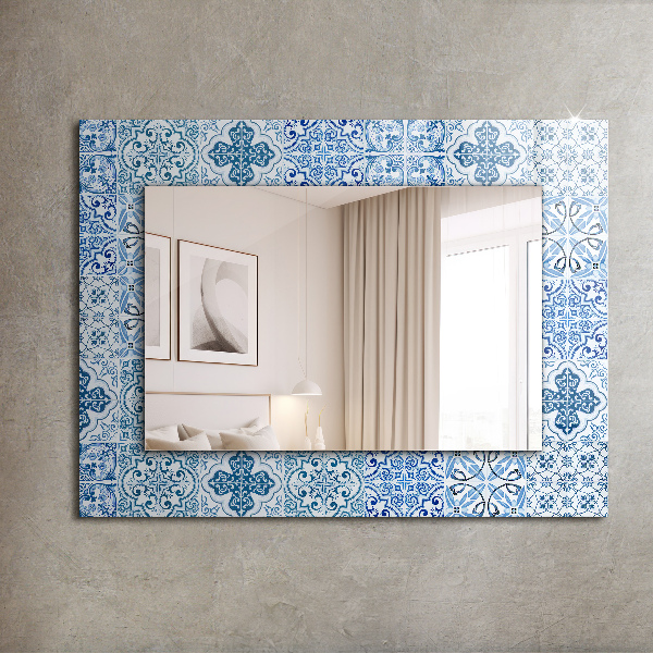 Espelho decorativo com motivo abstrato em mármore