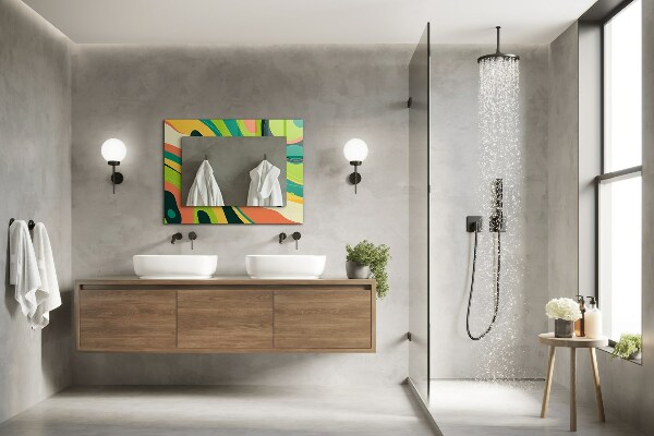 Espelho com moldura decorada com motivo geométrico