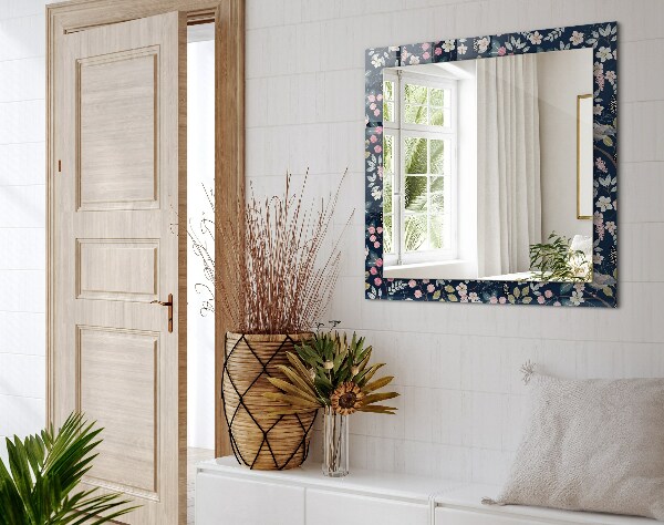 Espelho com moldura decorada com padrão de folhas em laranja