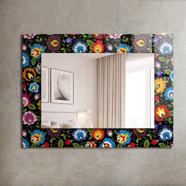 Espelho com moldura decorada com motivos de flores e frutos