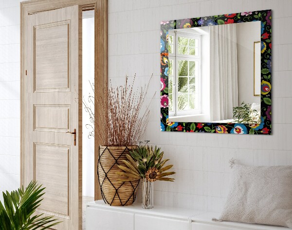 Espelho com moldura decorada com motivos de flores e frutos