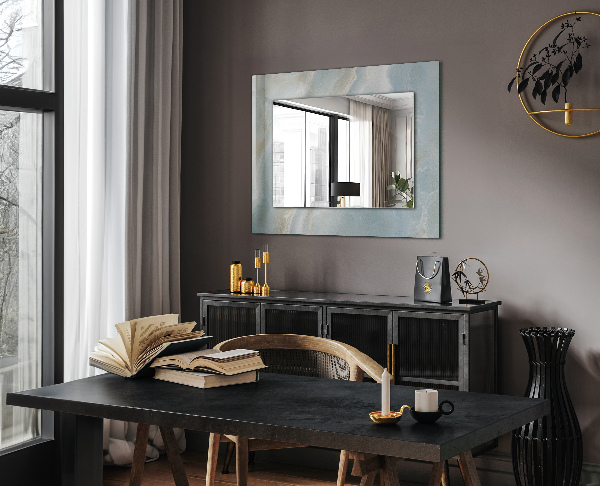 Espelho com moldura decorada com motivo floral