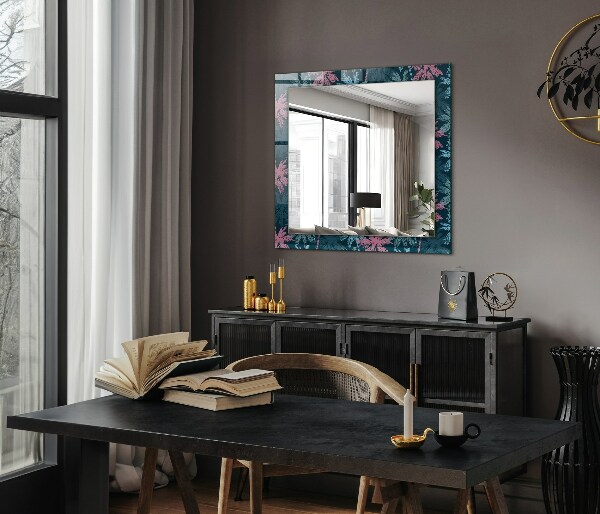 Espelho com moldura decorada e painel de madeira texturizada
