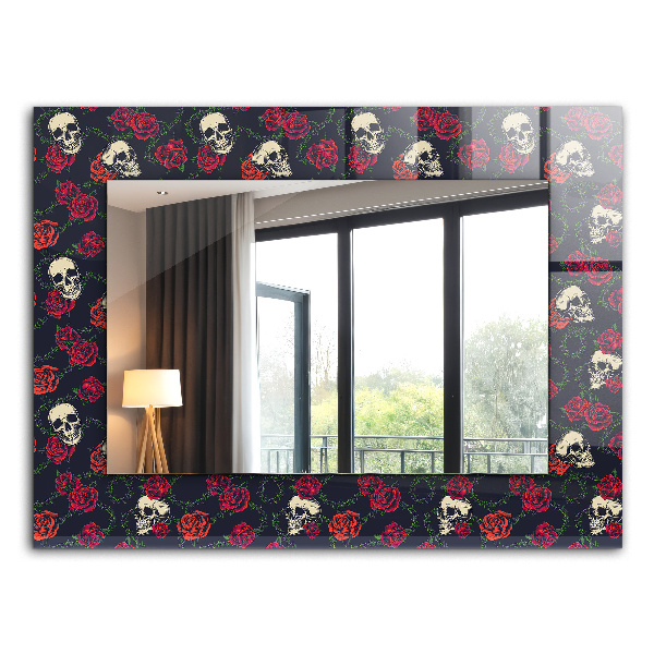 Espelho com moldura decorada de corações rosa