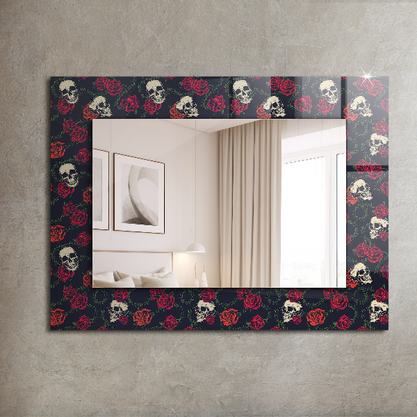 Espelho com moldura decorada de corações rosa