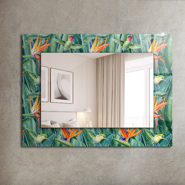 Espelho com moldura decorada em triângulos pretos e cinzas
