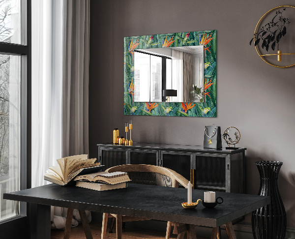 Espelho com moldura decorada em triângulos pretos e cinzas