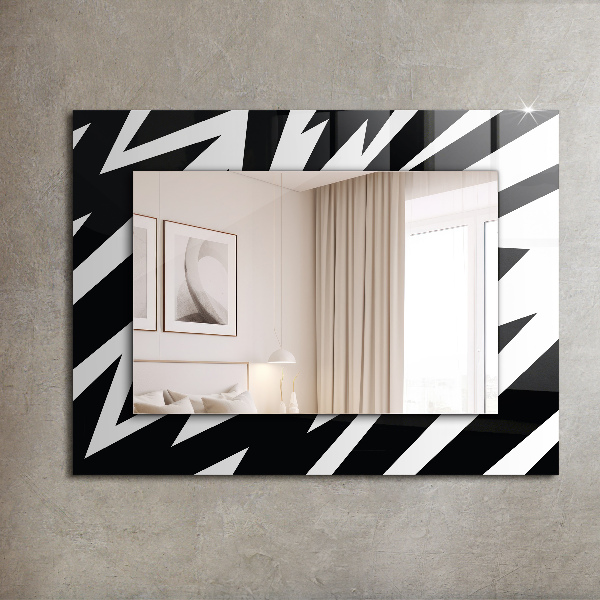 Espelho com moldura decorada com motivos geométricos em branco e preto