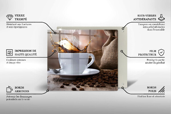 Tábua protetora Uma xícara e grãos de café