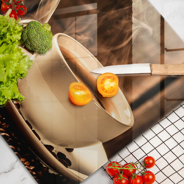 Protetor de fogão de vidro Uma xícara e grãos de café