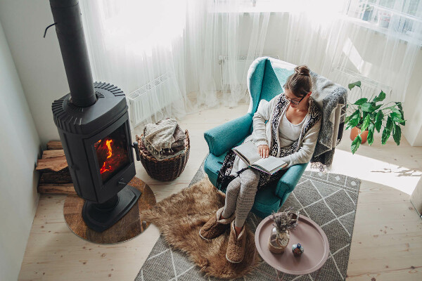 Base de vidro em quarto de círculo para lareira Textura de ferrugem no fundo